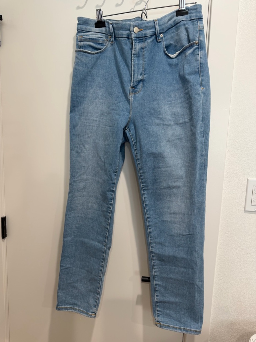 Good American Always Fits Good Classic Light Blue Straight Leg Jeans